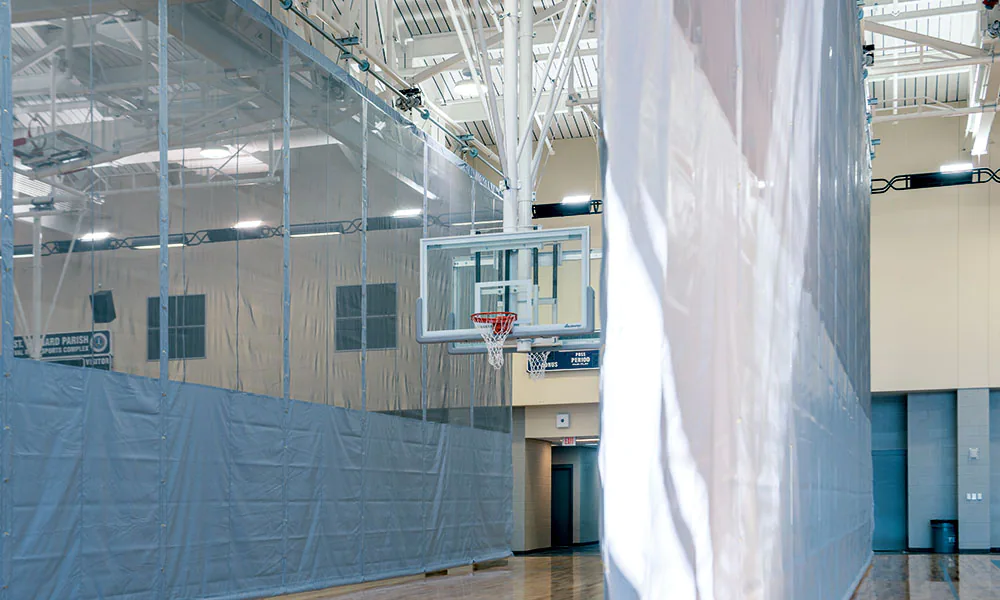 Val Riess Sports Center, Chalmette, LA, EUA: Equipamentos de ginásio no complexo reconstruído após o furacão Katrina