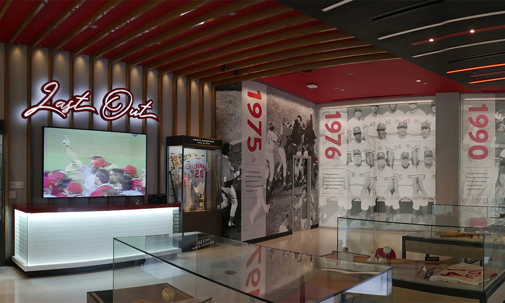 Cincinnati Reds, Cincinnati, OH, EUA: Persianas com impressão digital contando a história do clube